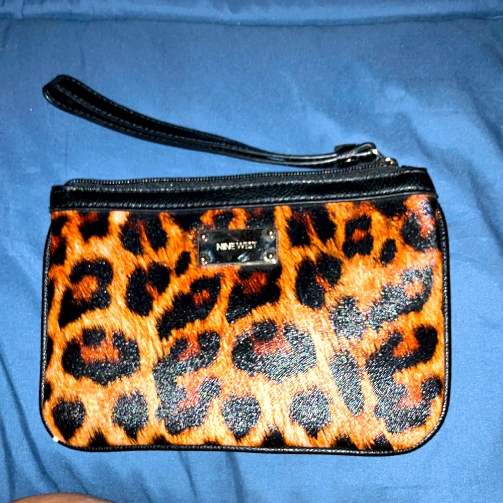 EUC ANIMAL PRINT WRISTLET